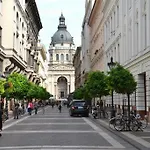 Alkotmany Bp * Budapešť