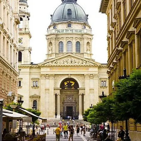 Apartment Alkotmany Bp *