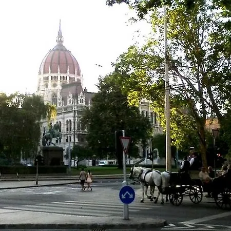 Apartment Alkotmany Bp *