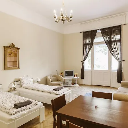 Apartment Alkotmany Bp *