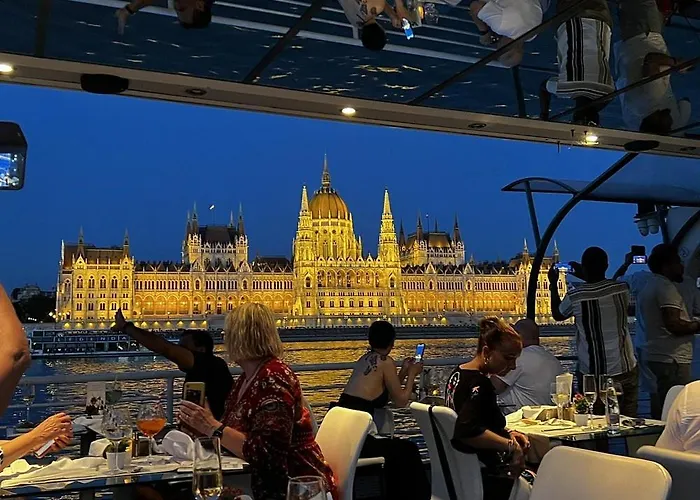 Alkotmany Bp * Budapeşte