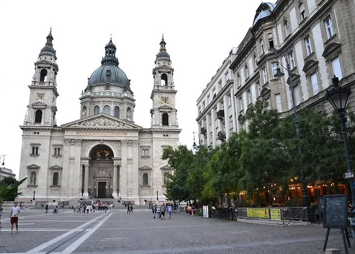 Alkotmany Bp * Budapeşte