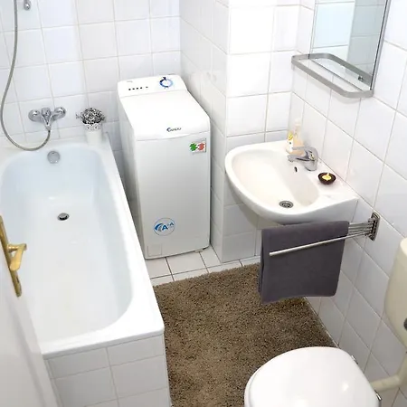 Alkotmany Bp بودابست